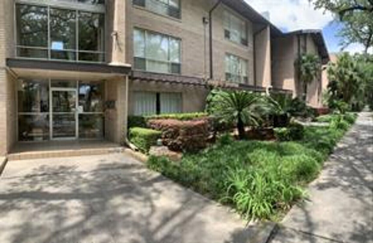 Foto principal - 4007 St Charles Ave