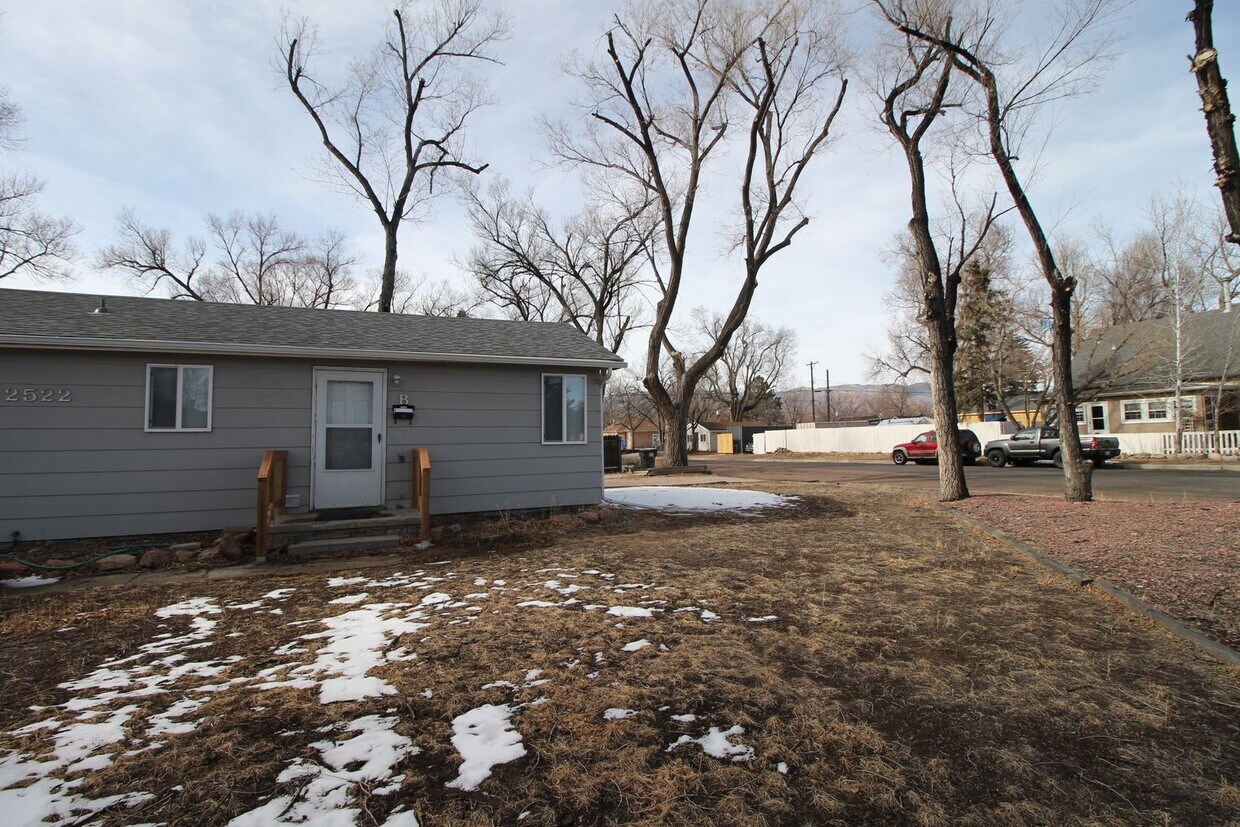 Primary Photo - Remodeled 1bdrm 1 bath close to Legacy Loo...