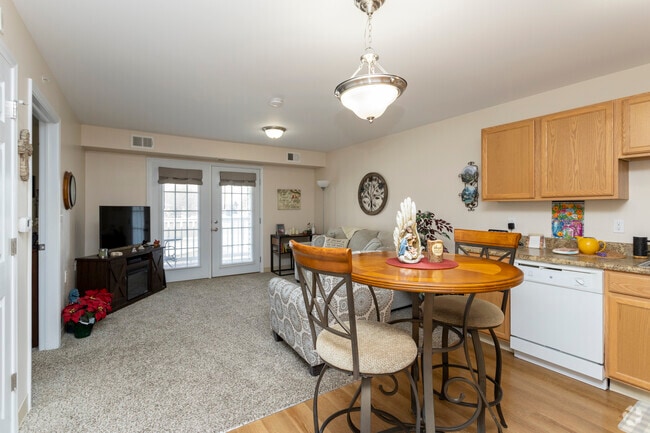 1BR, 1BA - 652SF - Emerald Reserve LaVista