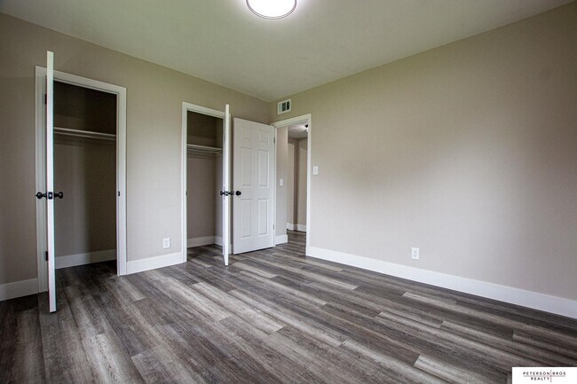 Building Photo - 3309 S 32nd Ave