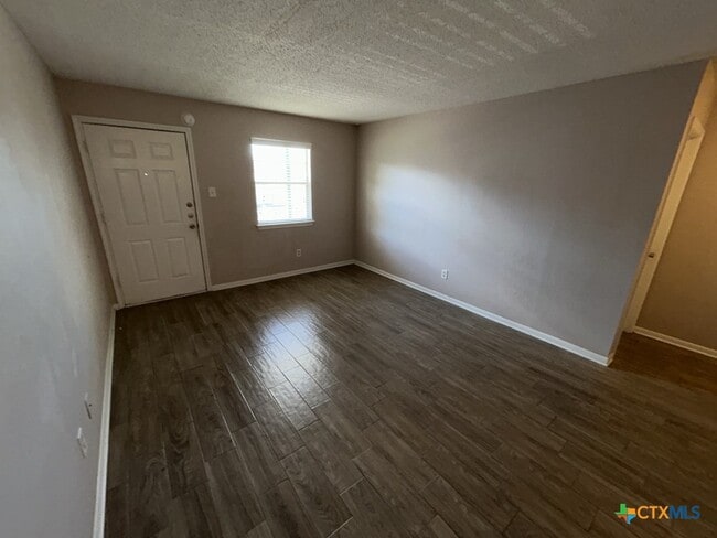 Building Photo - 105 E Reagan Ave