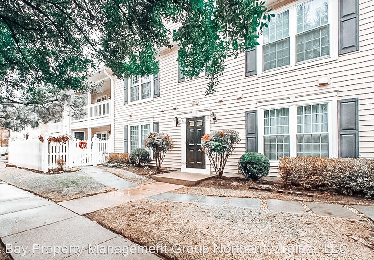 2 br, 2 bath House 10207 Willow Mist Ct House for Rent in Oakton, VA