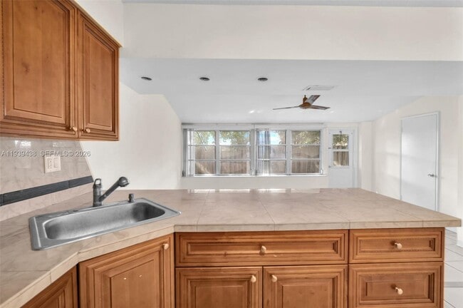 Building Photo - 5133 NE 18th Terrace