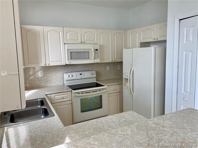 Building Photo - 2470 SE 15th Pl  335