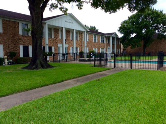 Building Photo - 7213 Beechnut St