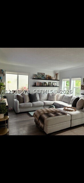 Building Photo - 517 Menendez Ave