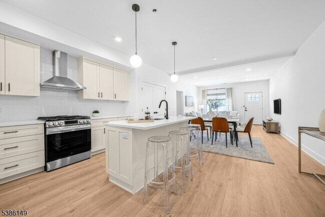 Photo - 20 Encampment Court House