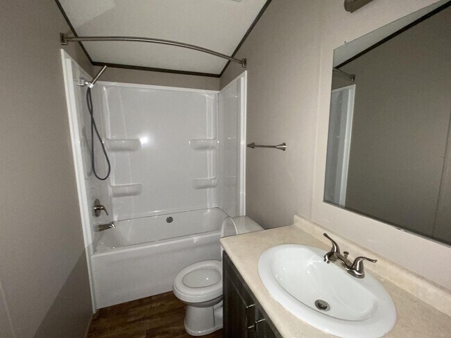 Foto del edificio - 990 Cedar Village Ln