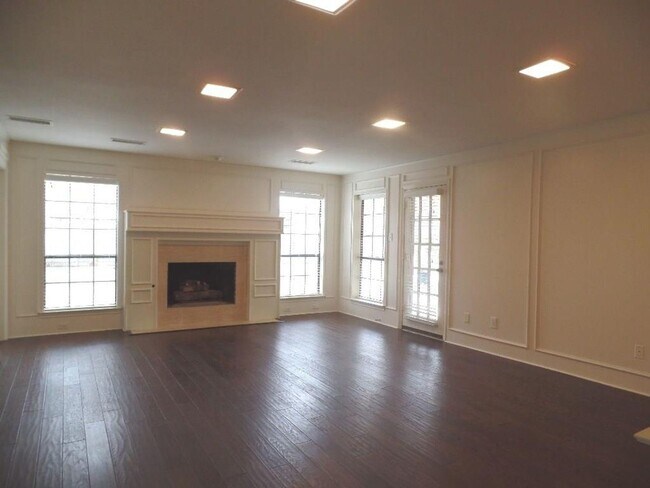Building Photo - 4037 Leon Dr