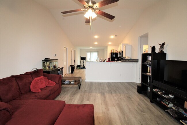 Foto del edificio - 445 Conifer St