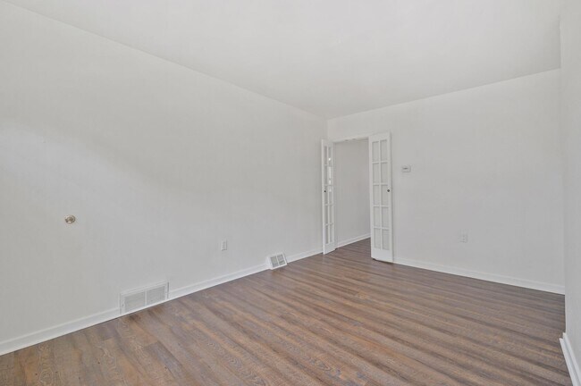 Foto del edificio - 2 bed 1 bath with fresh updates - great location, fenced in yard