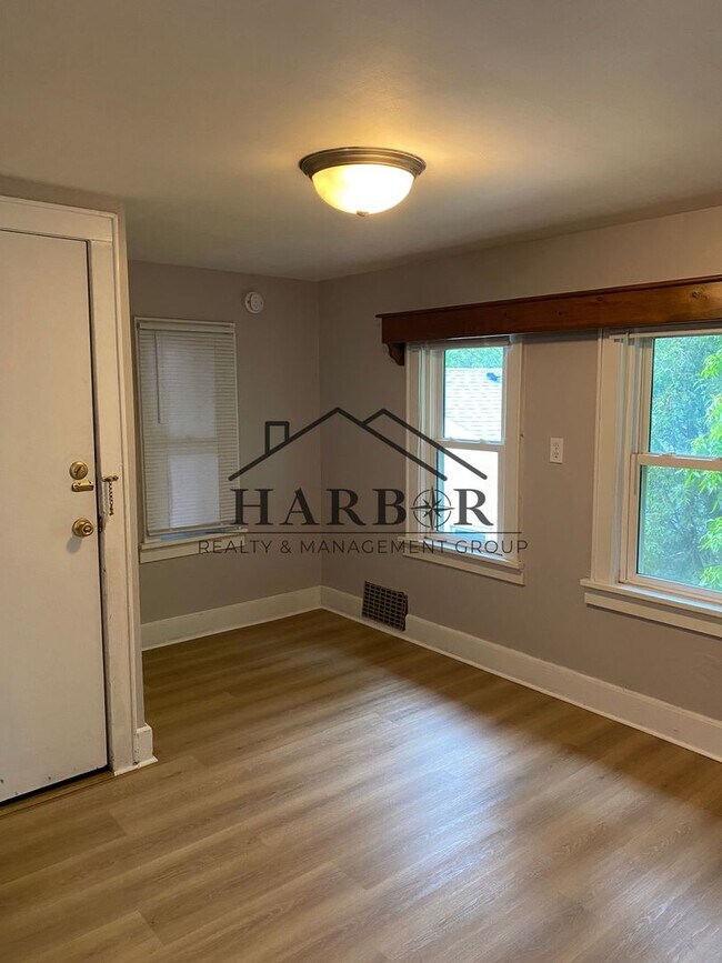 Foto del edificio - 867 8th Ave SE