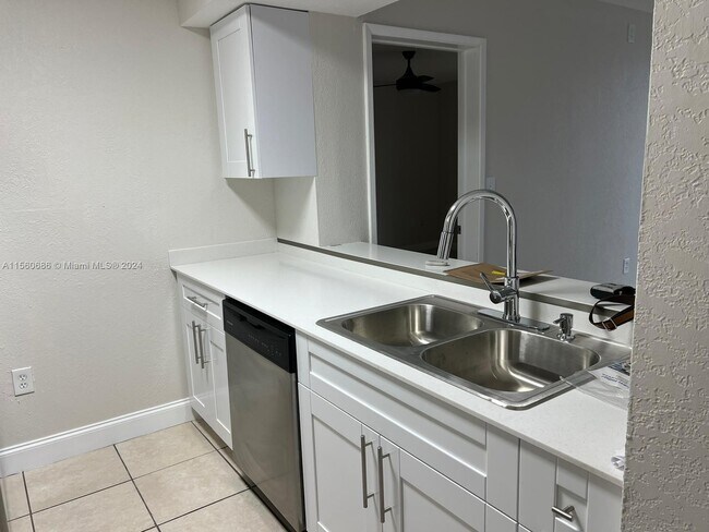 Foto del edificio - 7035 NW 186th St