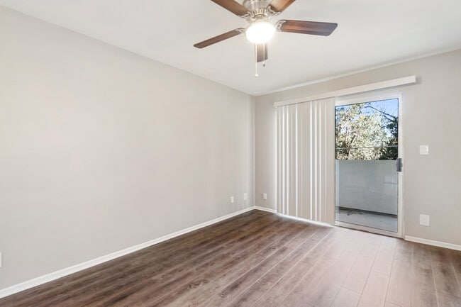 Building Photo - Laurel Canyon, 4500