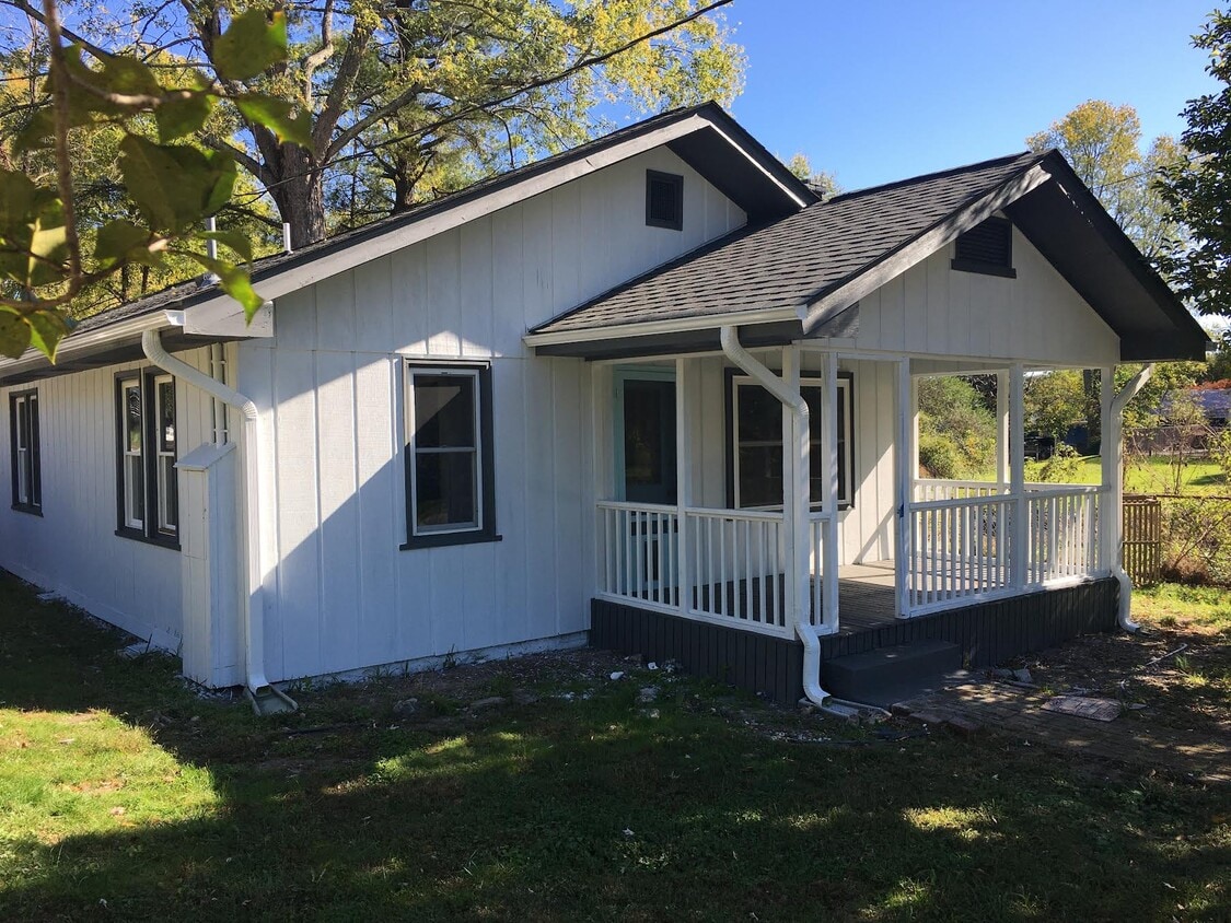 Primary Photo - 112 Resort Street-COMPLETE REMODEL!