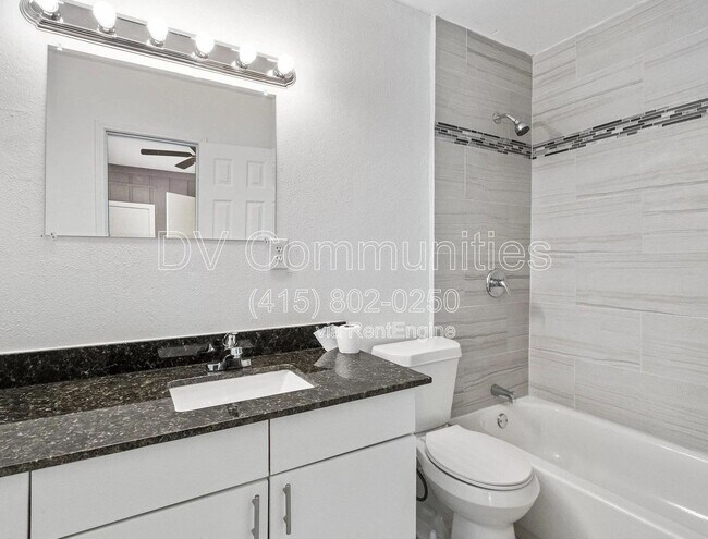 Foto del edificio - 1521 W Blum St