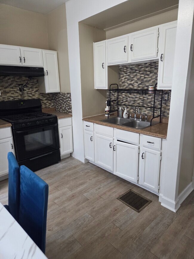 Foto del edificio - 11512 Ashbury Ave