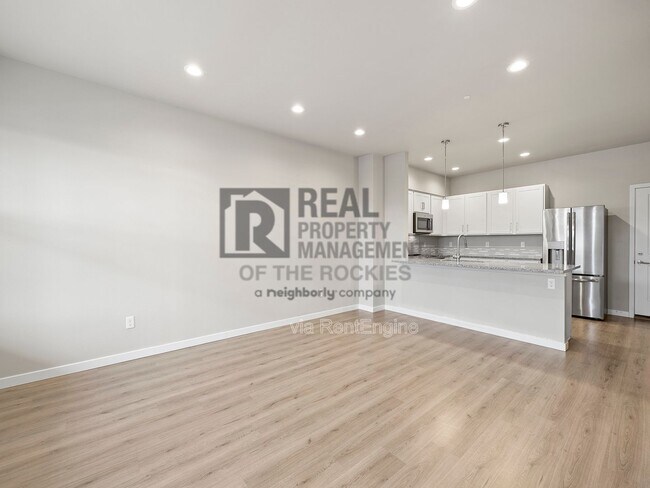 Foto del edificio - 744 Wagon Trail Rd