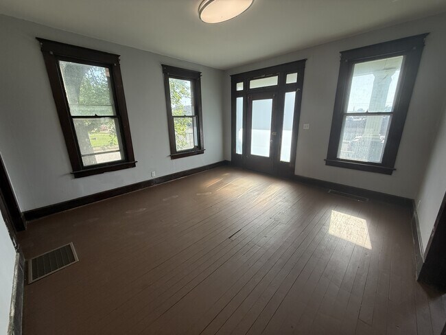 Building Photo - 401 N 4th Ave