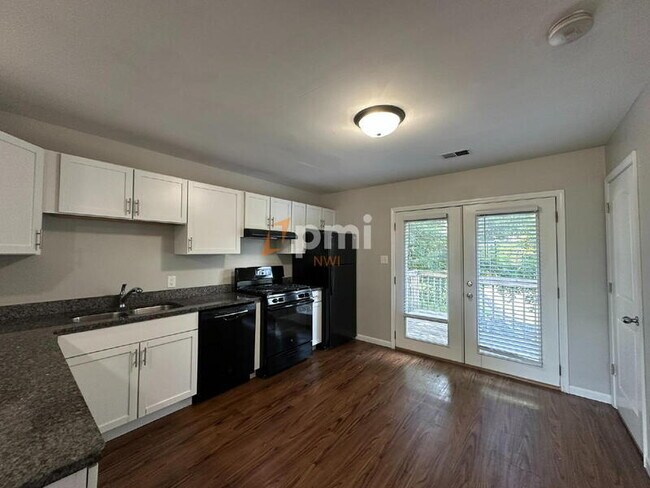 Foto del edificio - 5831 Creekview Ct W
