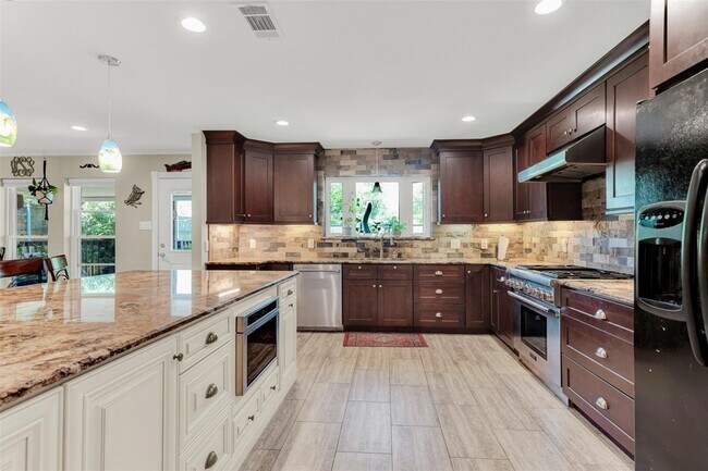 Foto del edificio - 319 E Spring Valley Rd