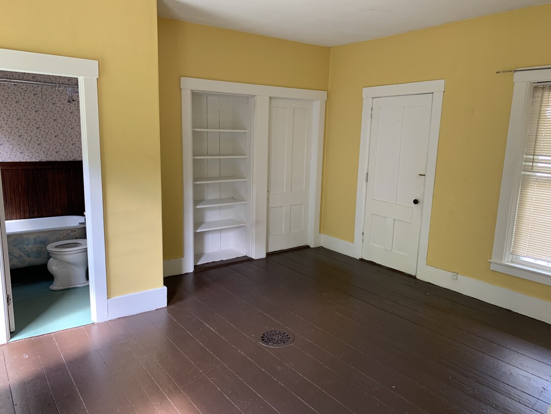 245 S Main St Unit 3, Brattleboro, VT 05301 Apartments in Brattleboro