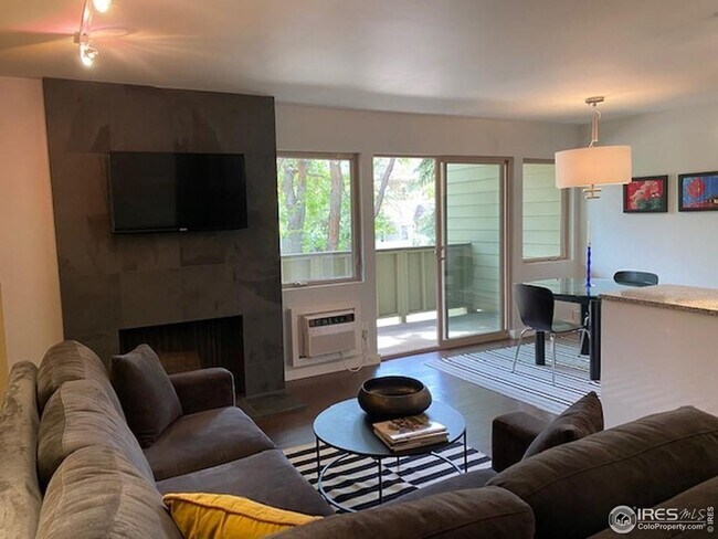 Building Photo - Remodeled 1 Bedroom Condo in North Boulder.