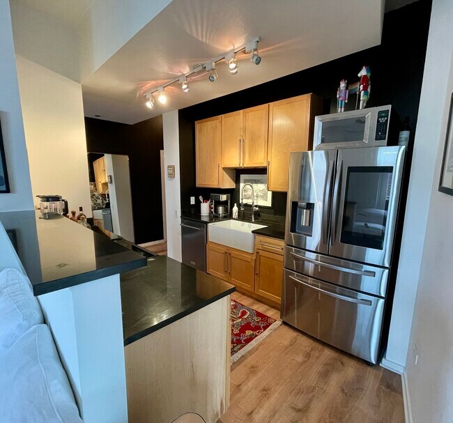 Kitchen - 1000 W Leland Ave