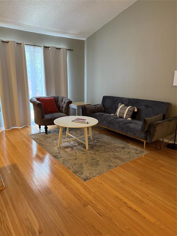 Foto del edificio - 7112 N Holiday Dr