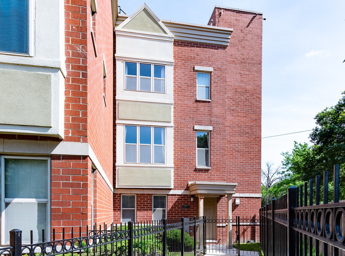 Primary Photo - 706 W Evergreen Ave