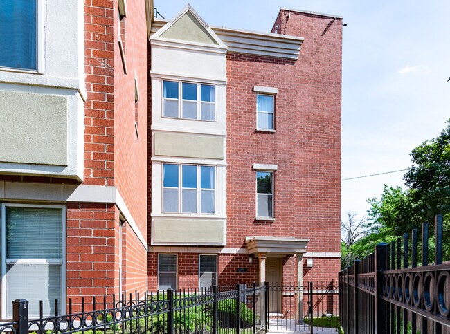 Foto del edificio - 706 W Evergreen Ave