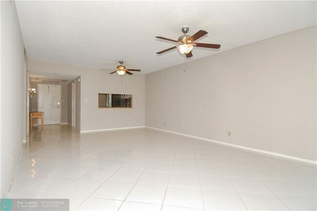 Building Photo - 575 Oaks Ln
