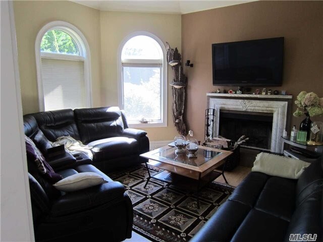Building Photo - 7 Lilypond Ln