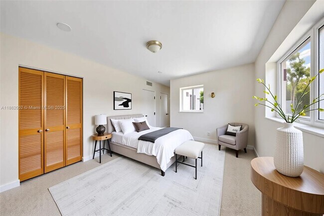 Building Photo - 1096 Raven Ave