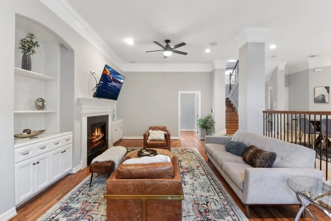 Building Photo - 1206 W 25th St