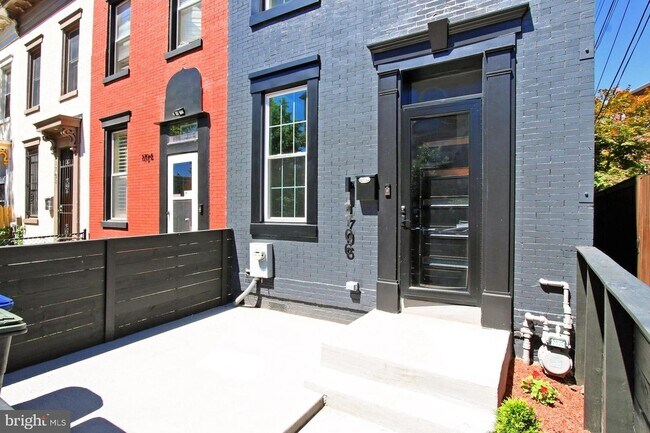 Foto del edificio - 1706 5th St NW