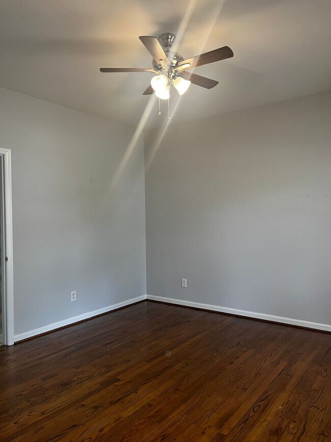 Foto del edificio - Three Bedroom located in the Ghent Neighborhood