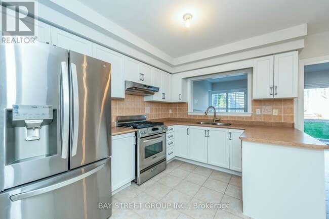 Building Photo - 130 Royal Appian Crescent