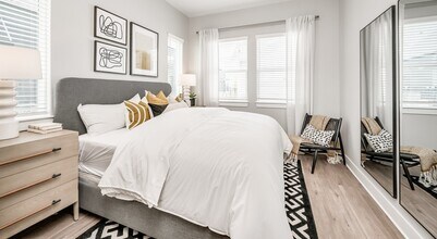 Building Photo - 10503 Peek Rd