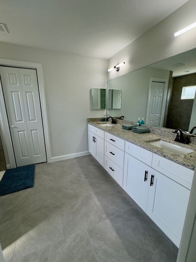 Foto del edificio - GORGEOUS 3BR/2BA Home! Huge Open Floor Plan