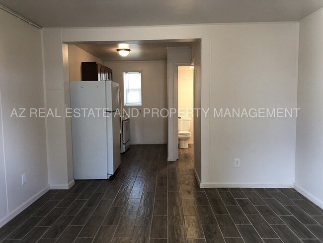 Building Photo - 829 N 4th Ave