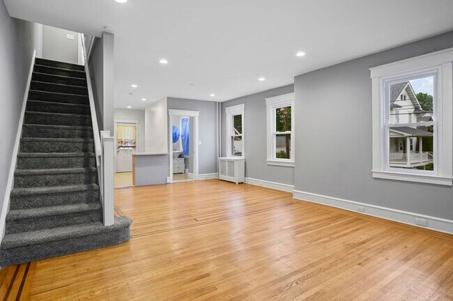 Foto del edificio - FIRST MONTH FREE* Large Twin Home! One (1) Car Garage, W/D Hookups in basement, Stainless Applian...