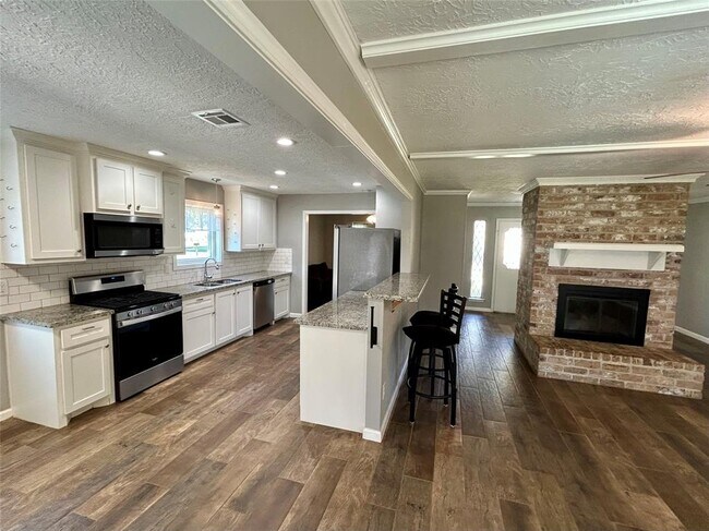 Building Photo - 3319 Meadowcreek Dr