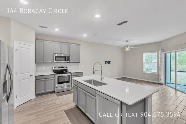 Foto del edificio - Enjoy Resort Style Living at Beachwalk.  A...