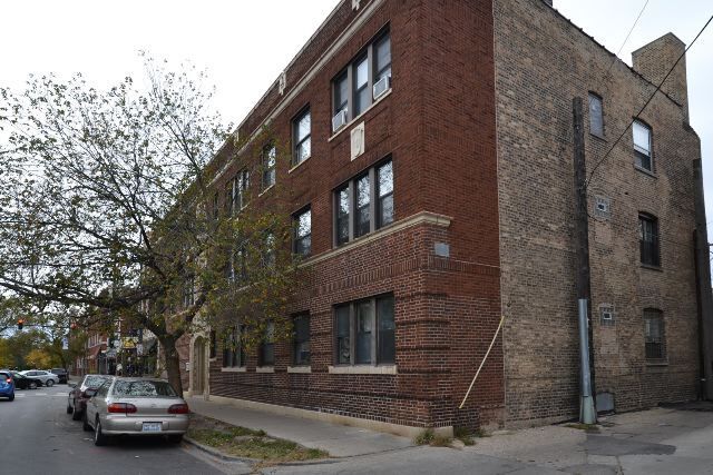 Building Photo - 2226 W Wilson Ave