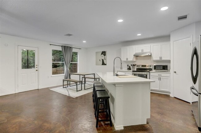 Building Photo - 7107 Thannas Way