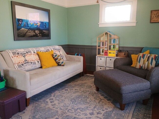 Building Photo - Spacious Craftsman in the Heart of North Spokane | furnished