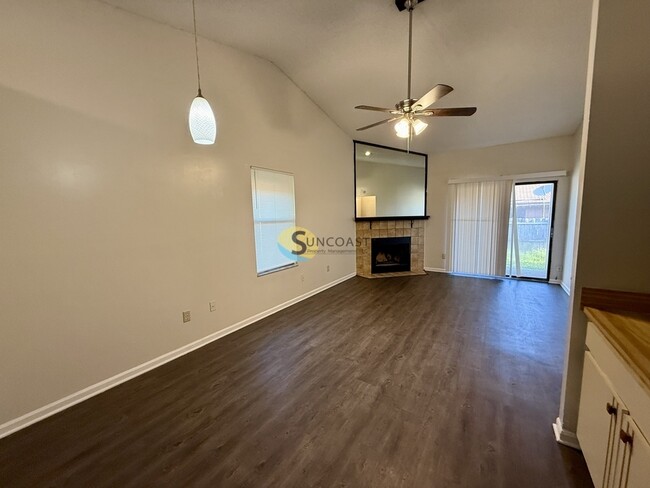 Building Photo - Cute 2BR/2BA Unit READY NOW!