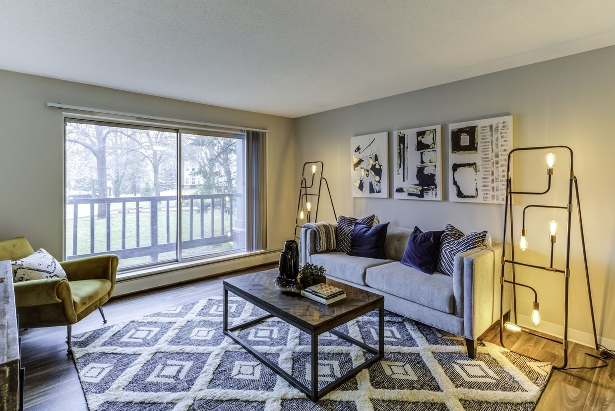 Hampshire Hill Apartments Bloomington, MN