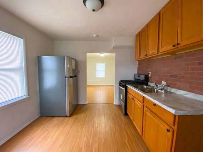 Building Photo - Spacious Townhome Available Now!